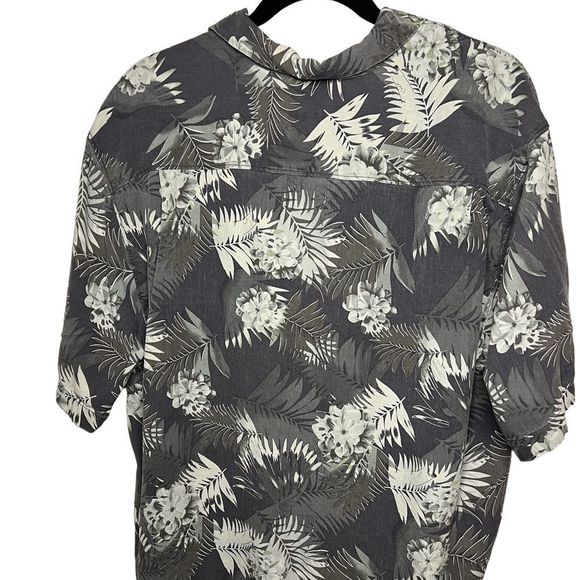 Tommy Bahama Men’s Collard Button up Top Size Large - Picture 2 of 5